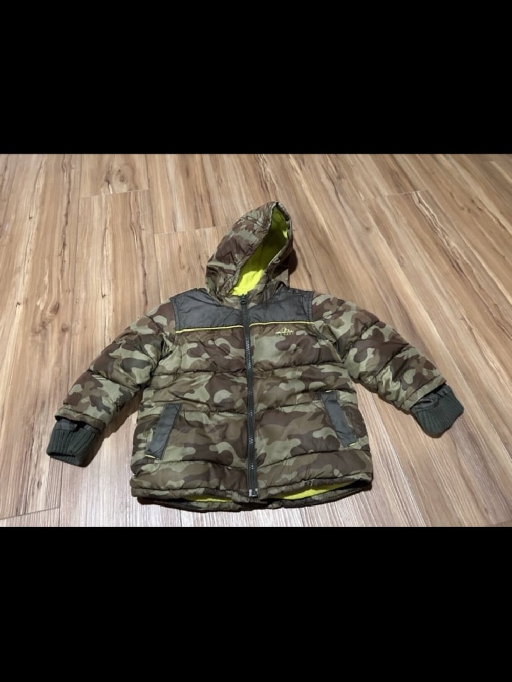 Old Navy Camo Jacket with Neon Yellow Liner Size 3T